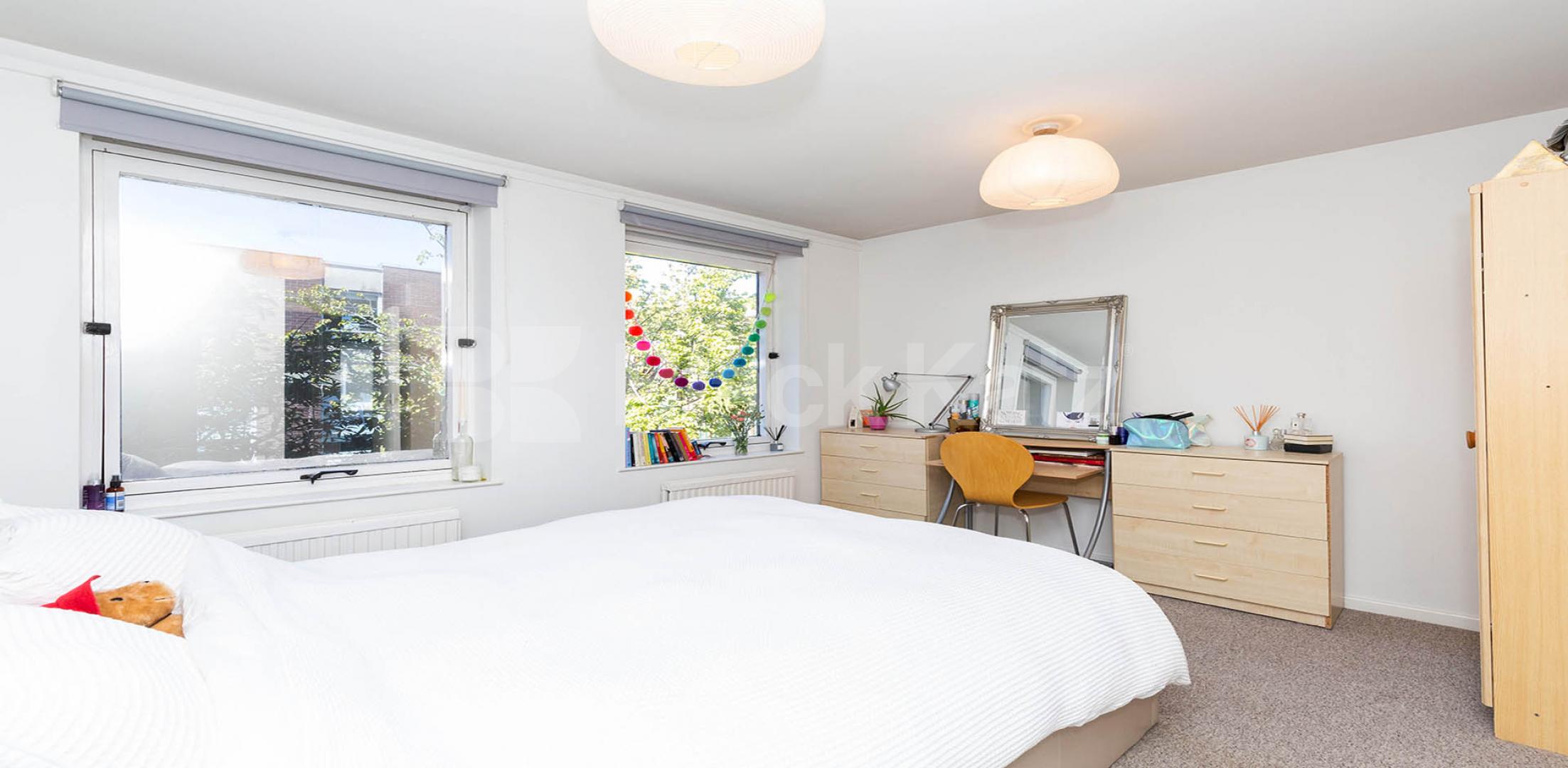 Two double bedrooms modern kitchen & bathroom mis to Marylebone Station.  Boldero Place, Marylebone